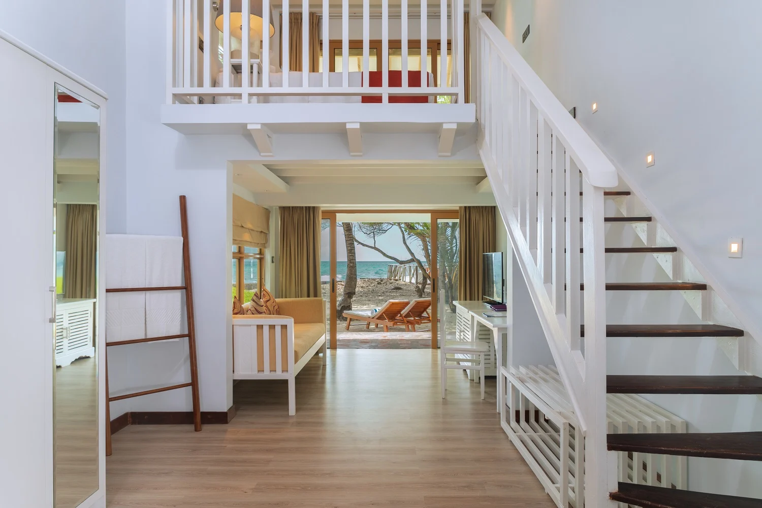 Cinnamon-Dhonveli-Maldives-Garden-Bungalow-Interior-View-1