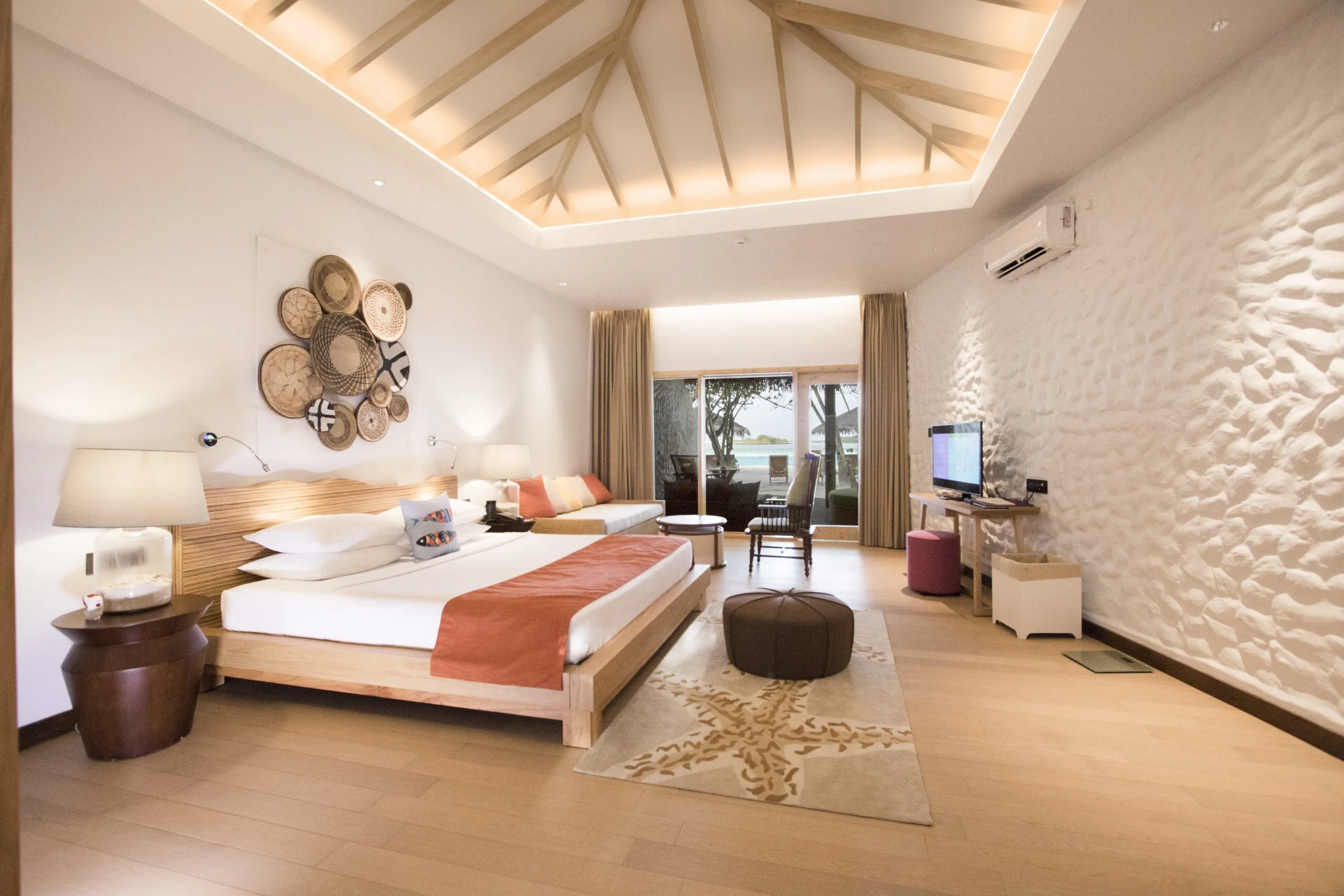 Cinnamon-Dhonveli-Maldives-Junior-Beach-Suite-Interior-scaled