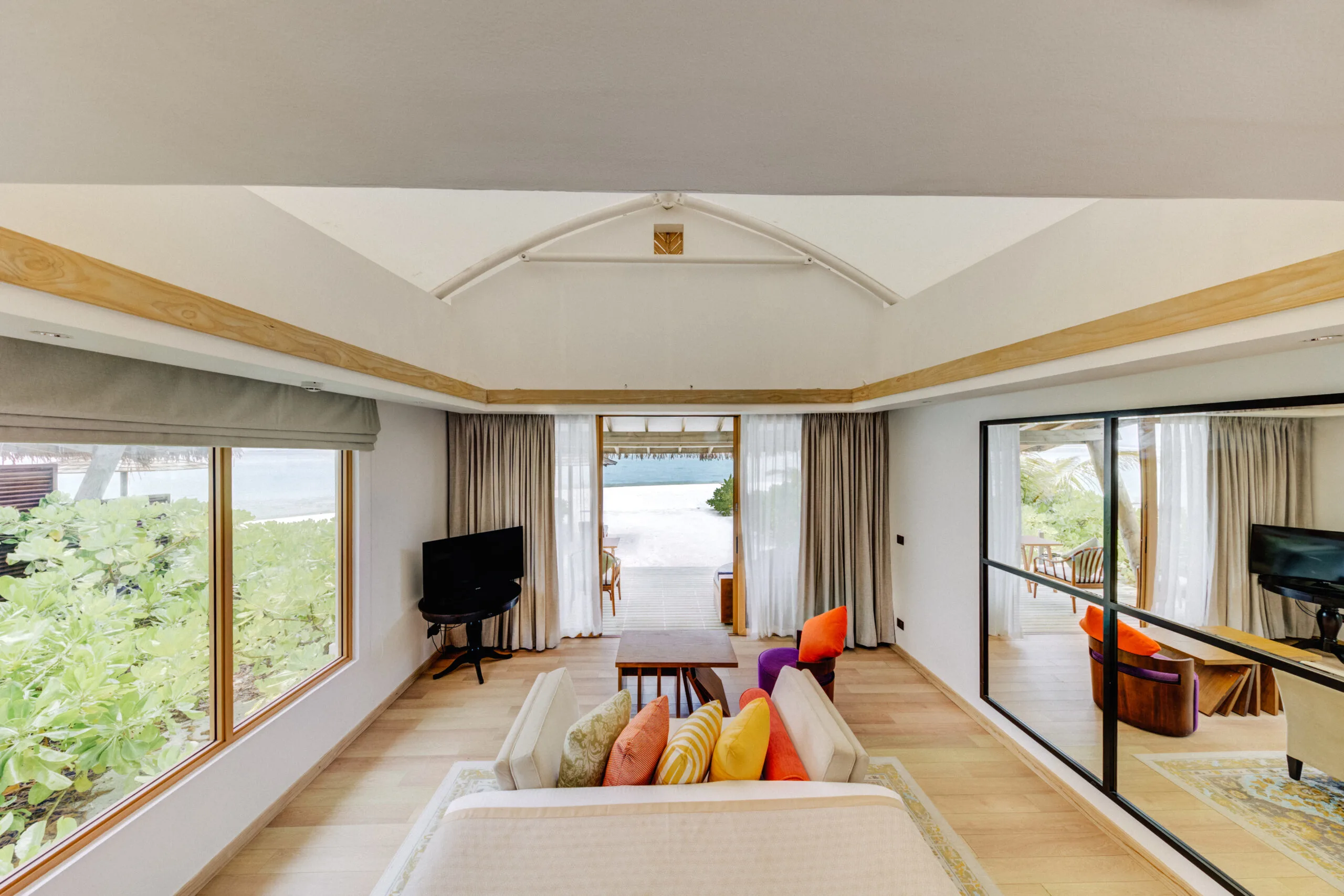 Hakura-Hura-Cinnamon_Platinum-Beach-Bungalow1-scaled