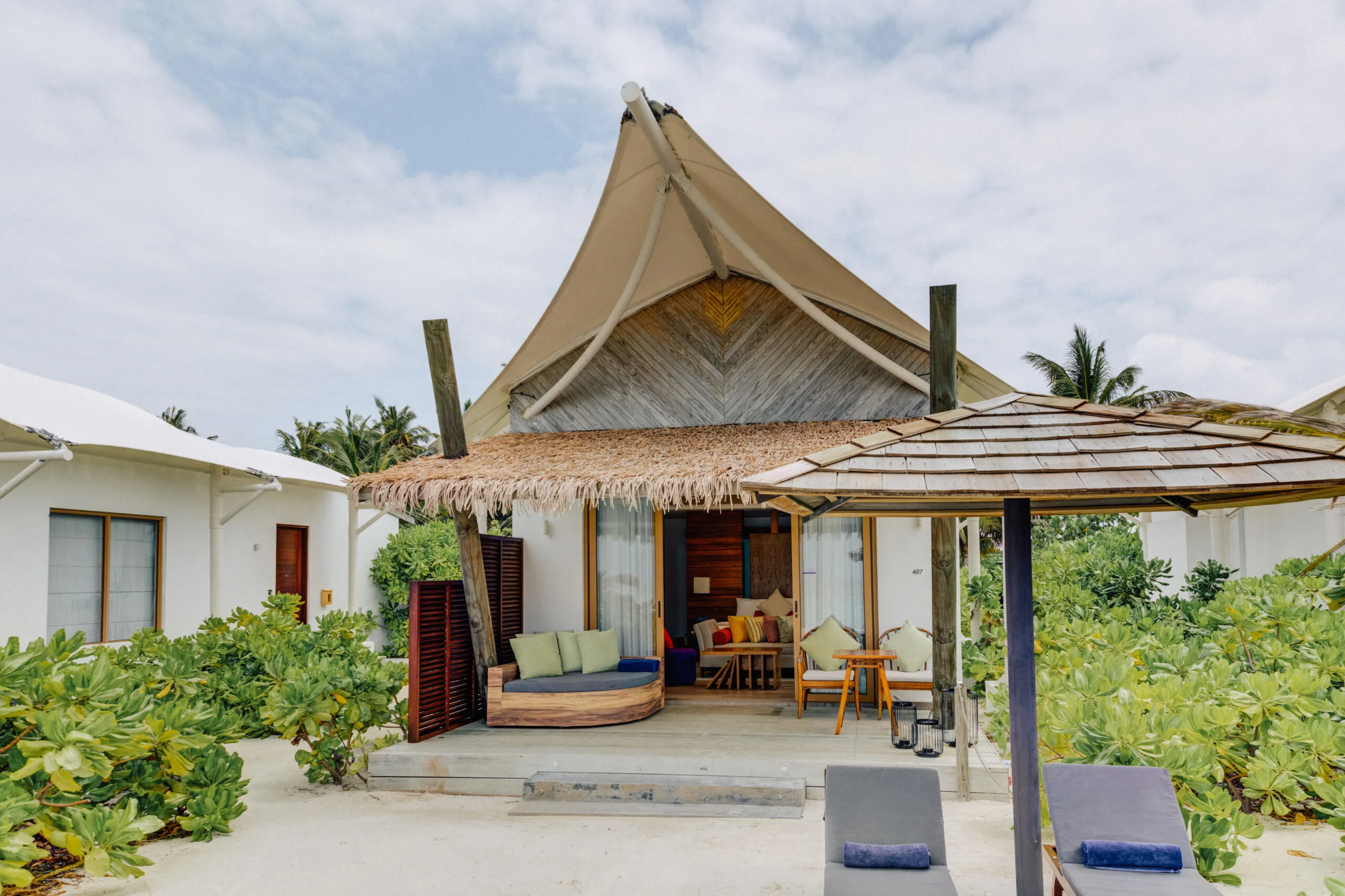Hakuraa-Huraa-Cinnamon_Platinum-Beach-Bungalow4-scaled (1)